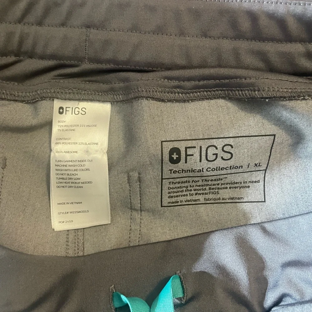 Brand: FIGS Kade Cargo Scrub Pants for Women and Men size XL - Picture 14 of 14